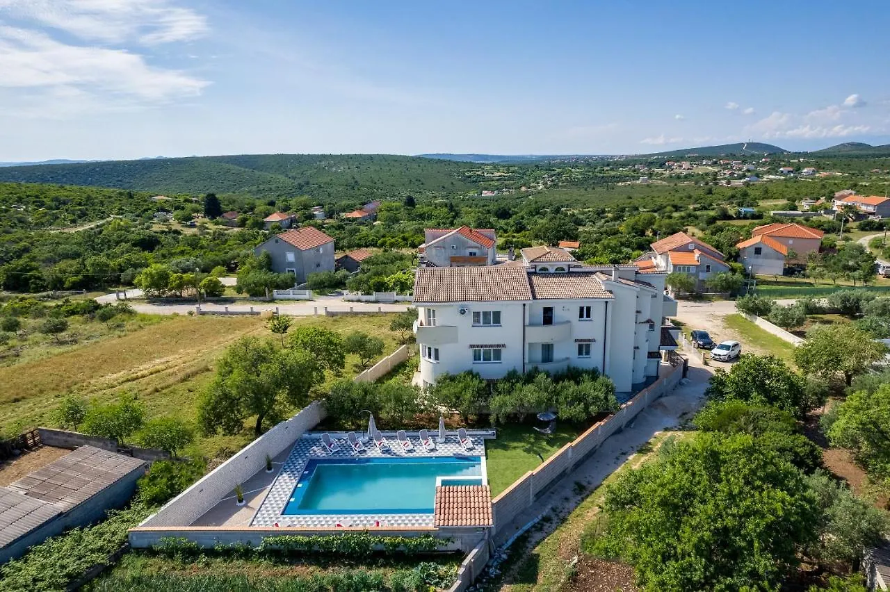 Apartment Miruna S Bazenom Donje Rastane 0*,  Kroatien