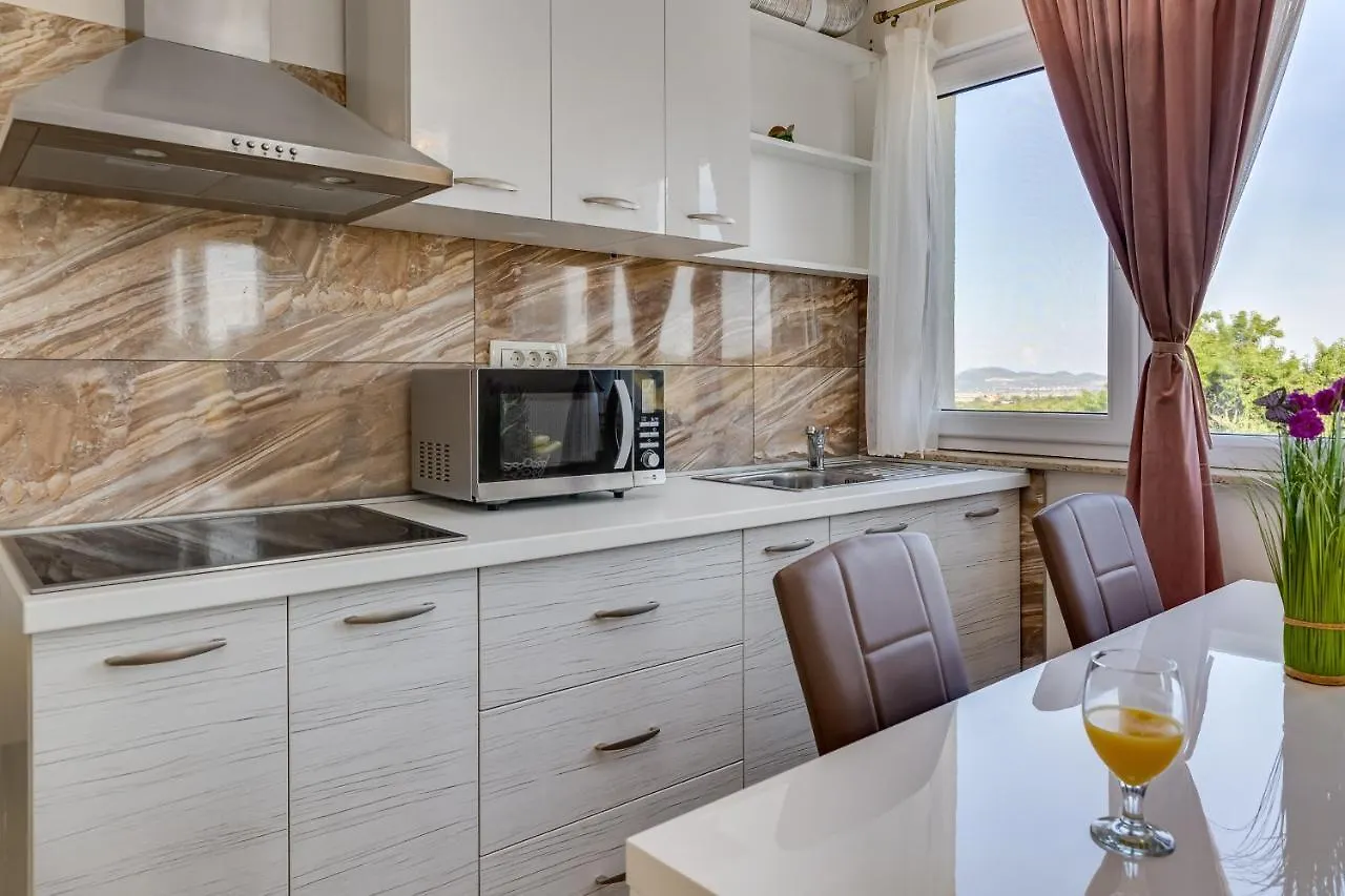 Apartment Miruna S Bazenom Donje Rastane